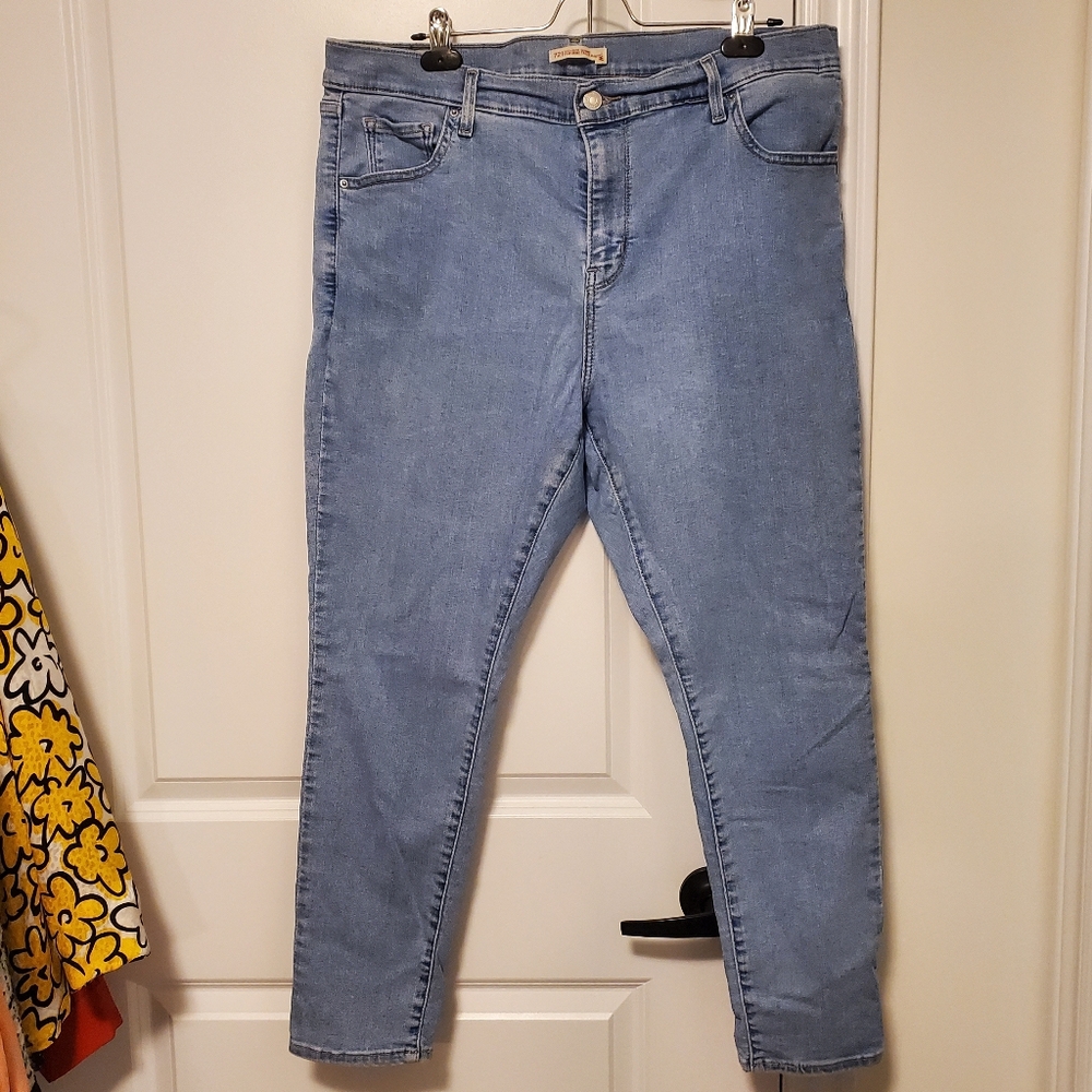 Classic Levi Straus Blue Women's Jeans